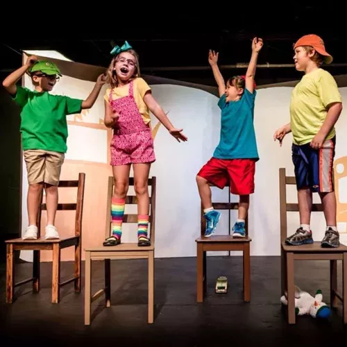 Imagen que representa la actividad de Teatro Musical, combinando interpretación y música en Musicate