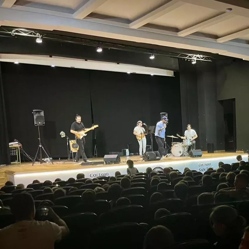 Imagen que representa la actividad AB/CD “A todo rock” en Musicate, introduciendo a los niños en el rock de manera divertida y educativa