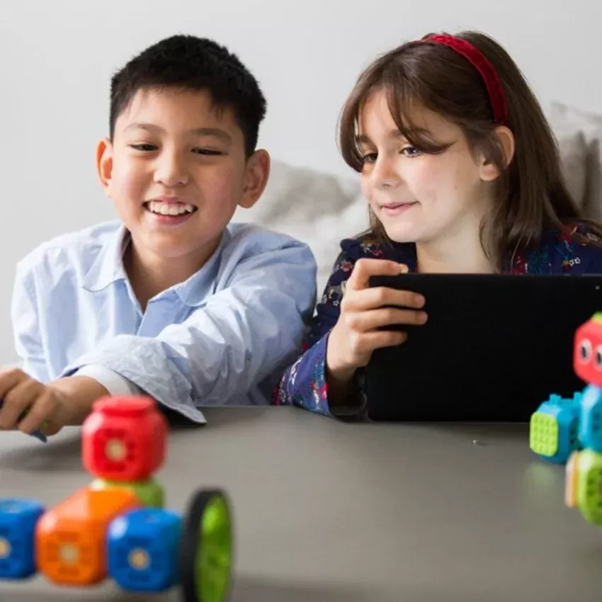 Imagen que representa la actividad de robótica en Musicate, fomentando creatividad y aprendizaje tecnológico