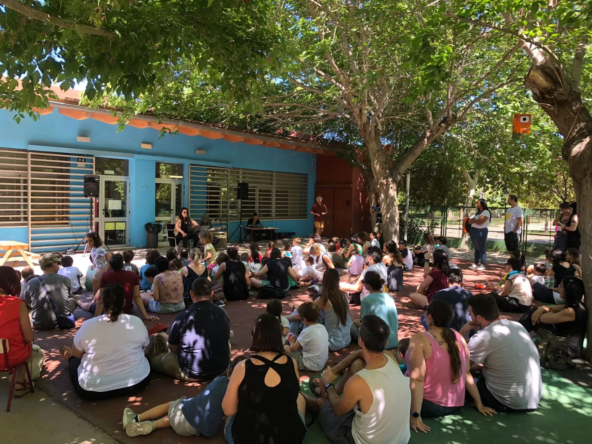 Imagen que representa los espect&aacute;culos y producciones de Musicate, combinando m&uacute;sica, creatividad y diversi&oacute;n para los ni&ntilde;os