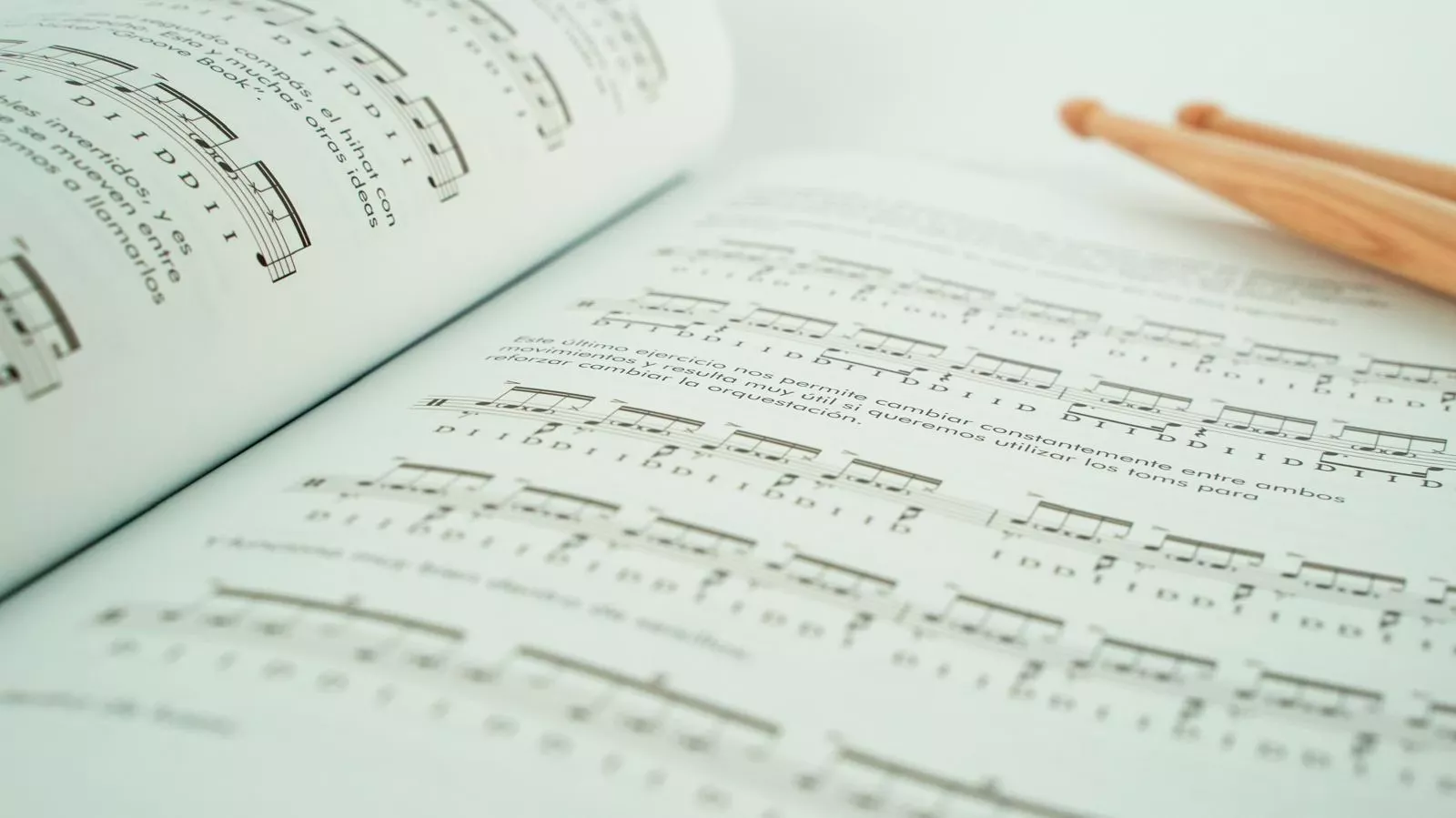 Imagen que representa las actividades extraescolares y talleres de Musicate, combinando aprendizaje, creatividad y diversi&oacute;n